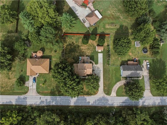 748 S Peculiar Drive, Peculiar, MO 64078