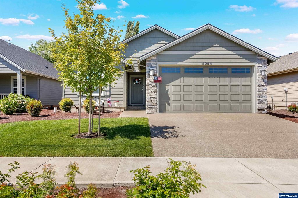 2054 SE Academy St, Dallas, OR 97338