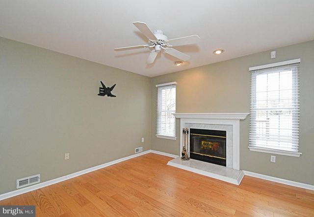 82 HONEY LOCUST LN, Newtown, PA 18940