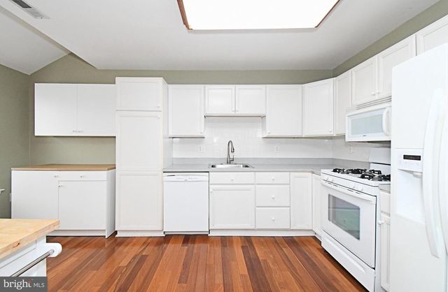 82 HONEY LOCUST LN, Newtown, PA 18940