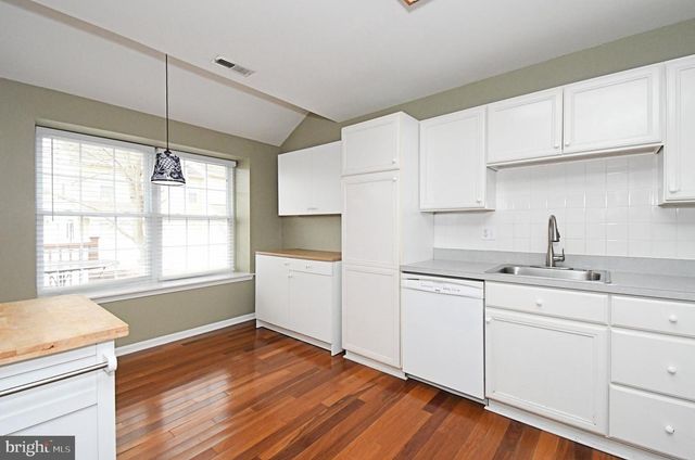 82 HONEY LOCUST LN, Newtown, PA 18940