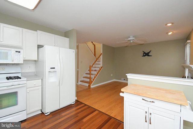 82 HONEY LOCUST LN, Newtown, PA 18940