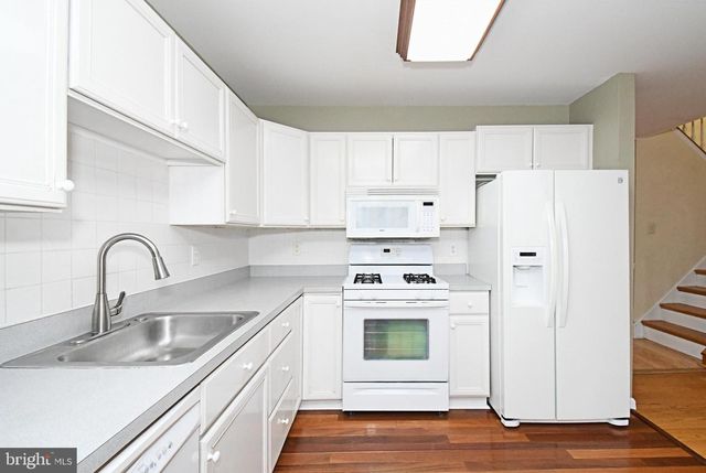 82 HONEY LOCUST LN, Newtown, PA 18940