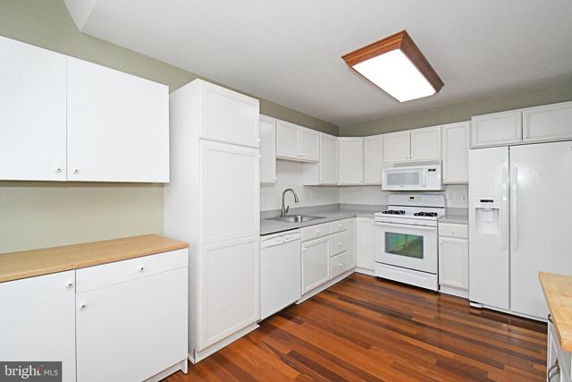 82 HONEY LOCUST LN, Newtown, PA 18940