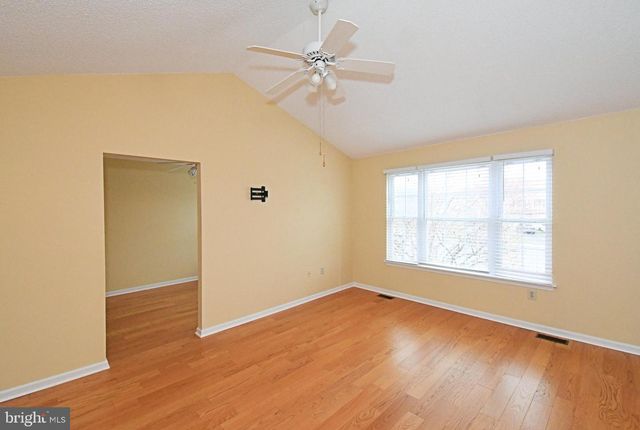 82 HONEY LOCUST LN, Newtown, PA 18940