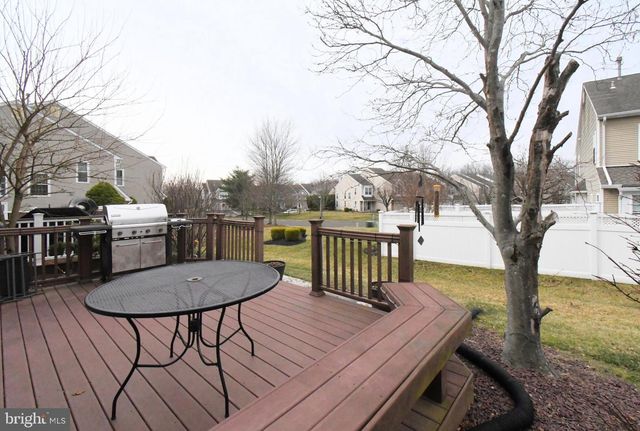 82 HONEY LOCUST LN, Newtown, PA 18940