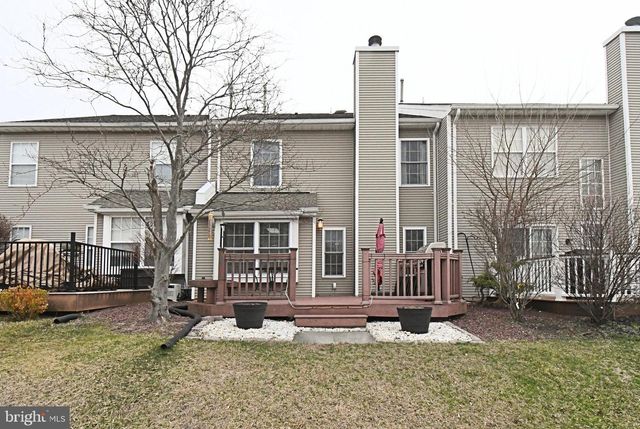 82 HONEY LOCUST LN, Newtown, PA 18940