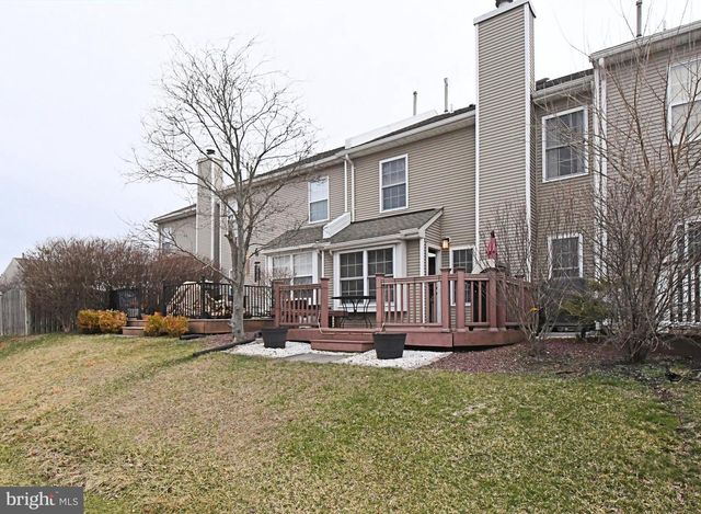 82 HONEY LOCUST LN, Newtown, PA 18940