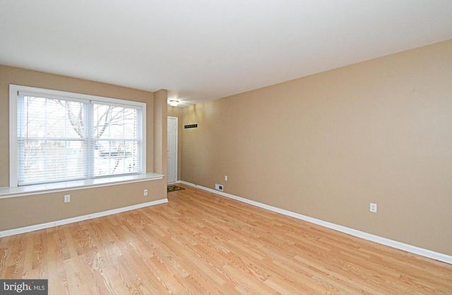 82 HONEY LOCUST LN, Newtown, PA 18940