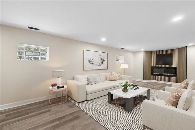 5905 N Melvina Avenue, Chicago, IL 60646