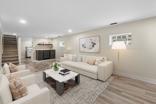 5905 N Melvina Avenue, Chicago, IL 60646