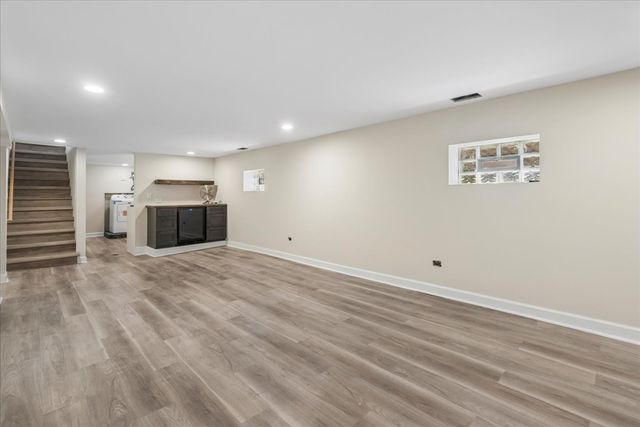 5905 N Melvina Avenue, Chicago, IL 60646