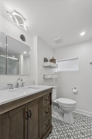 5905 N Melvina Avenue, Chicago, IL 60646