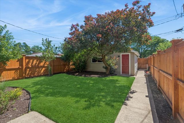 5905 N Melvina Avenue, Chicago, IL 60646