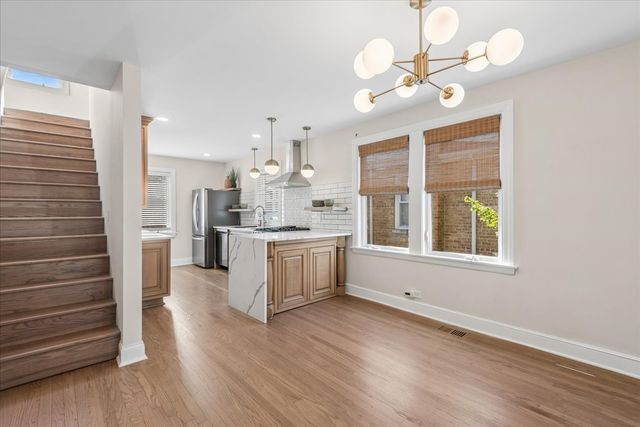 5905 N Melvina Avenue, Chicago, IL 60646