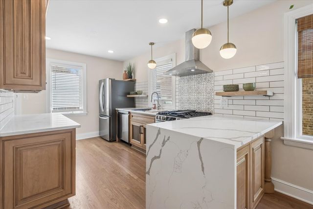 5905 N Melvina Avenue, Chicago, IL 60646