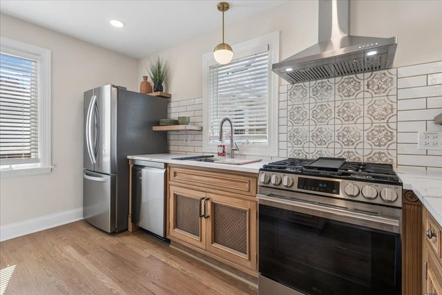 5905 N Melvina Avenue, Chicago, IL 60646