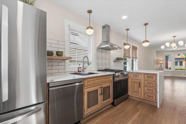 5905 N Melvina Avenue, Chicago, IL 60646