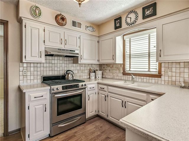 10560 Noland Road, Overland Park, KS 66215