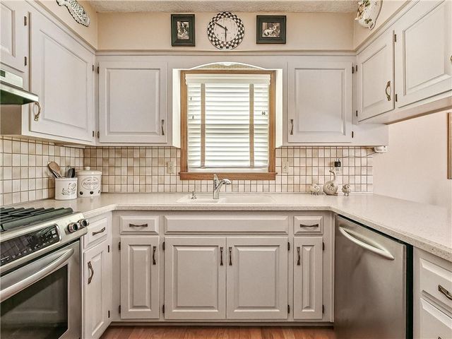 10560 Noland Road, Overland Park, KS 66215