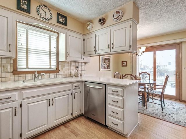 10560 Noland Road, Overland Park, KS 66215