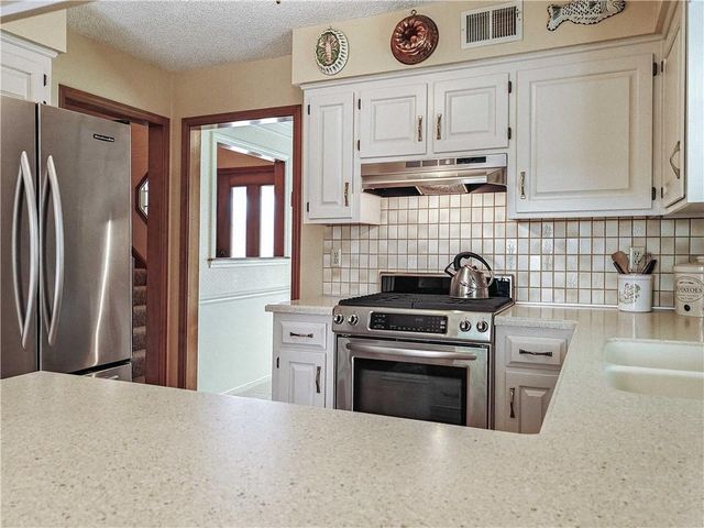 10560 Noland Road, Overland Park, KS 66215