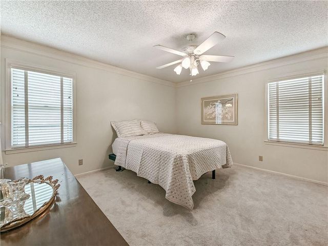 10560 Noland Road, Overland Park, KS 66215