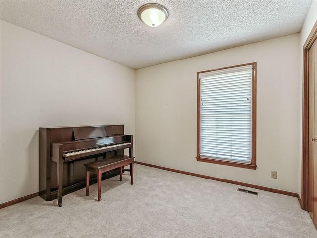 10560 Noland Road, Overland Park, KS 66215