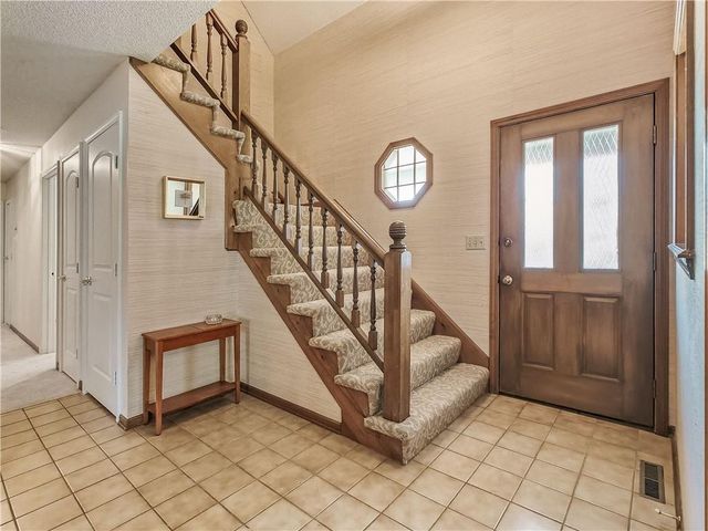 10560 Noland Road, Overland Park, KS 66215