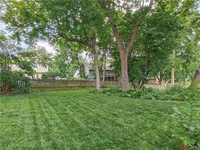 10560 Noland Road, Overland Park, KS 66215