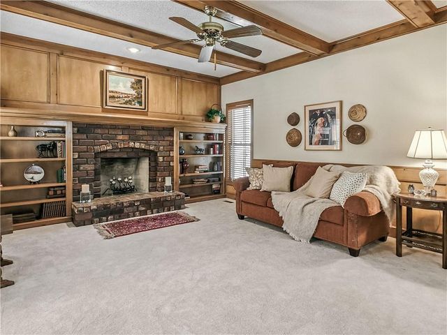10560 Noland Road, Overland Park, KS 66215