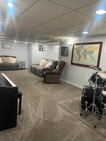 920 E Cleveland Avenue, Hobart, IN 46342