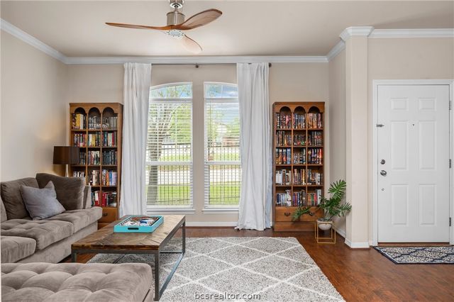 305 Holleman Drive E 205, College Station, TX 77840