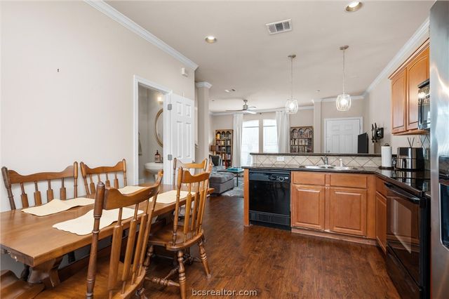 305 Holleman Drive E 205, College Station, TX 77840