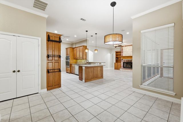 1605 Mistletoe Drive, Flower Mound, TX 75022