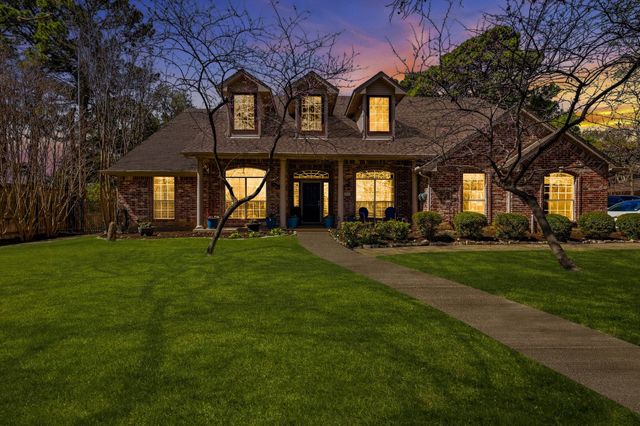 1605 Mistletoe Drive, Flower Mound, TX 75022