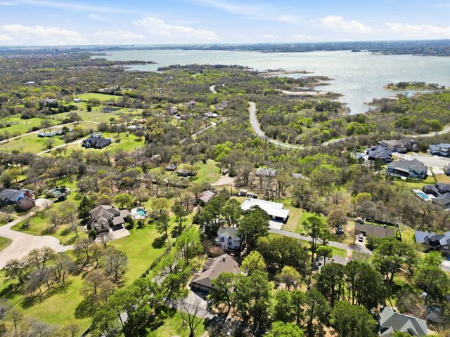 1605 Mistletoe Drive, Flower Mound, TX 75022