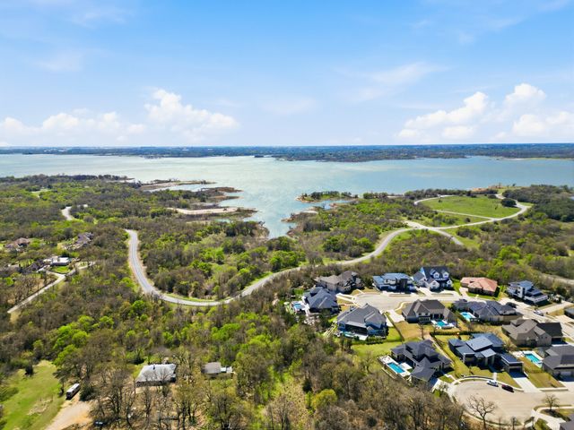 1605 Mistletoe Drive, Flower Mound, TX 75022