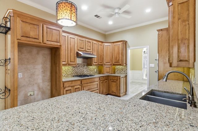 1605 Mistletoe Drive, Flower Mound, TX 75022