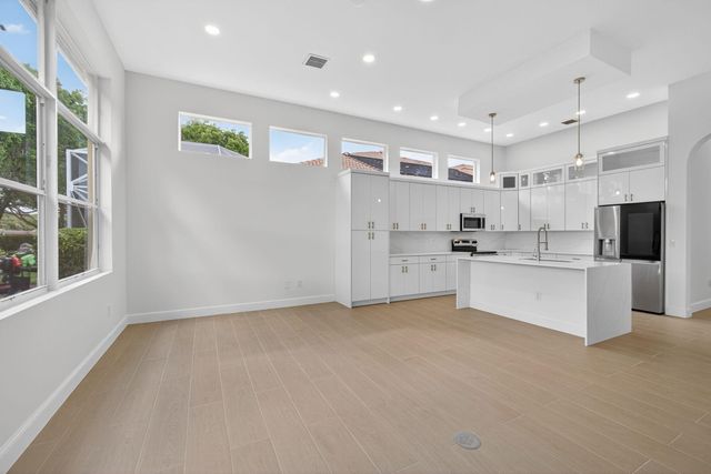 8873 Via Brilliante, Wellington, FL 33411