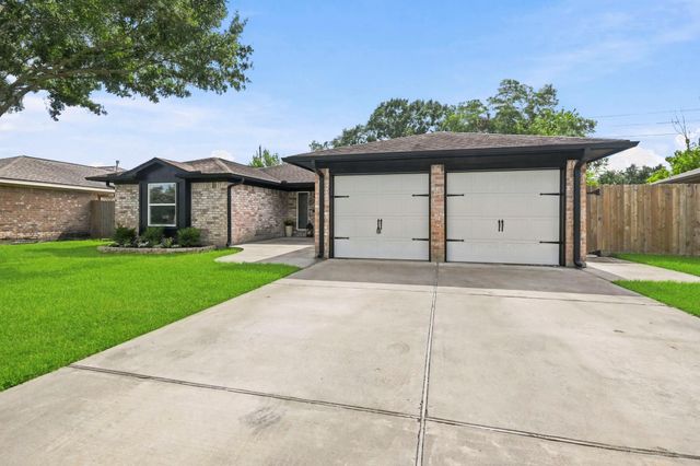 1915 Michele Drive, Sugar Land, TX 77498