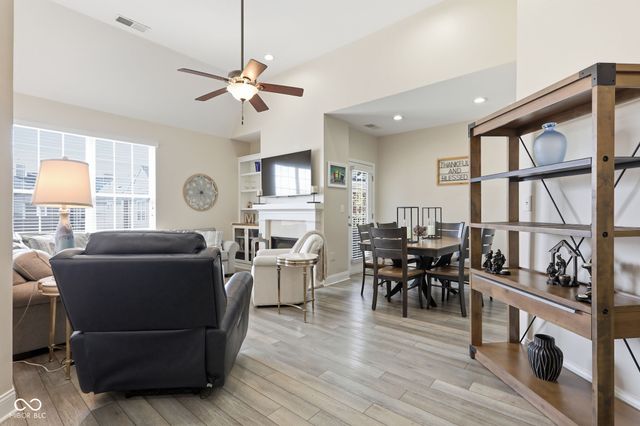 451 American Way N 2G, Carmel, IN 46032