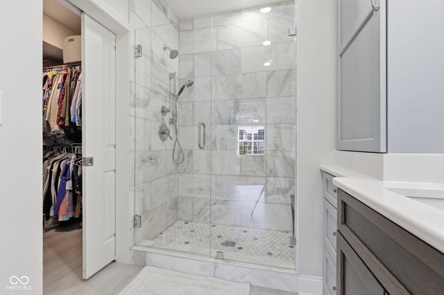 451 American Way N 2G, Carmel, IN 46032