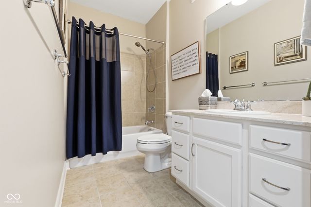 451 American Way N 2G, Carmel, IN 46032