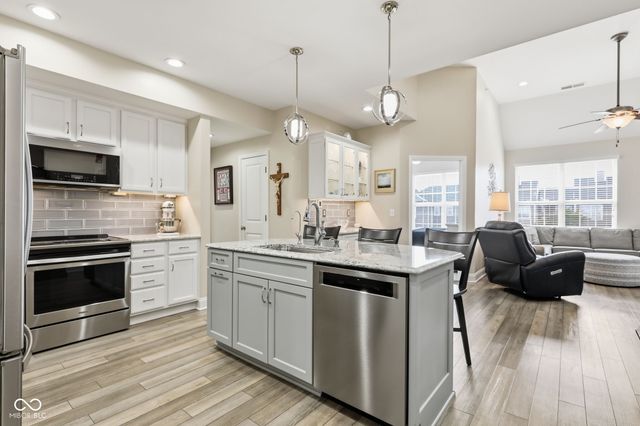 451 American Way N 2G, Carmel, IN 46032