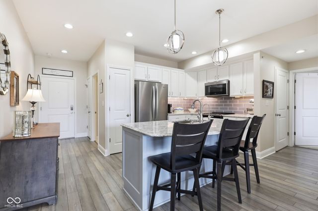 451 American Way N 2G, Carmel, IN 46032