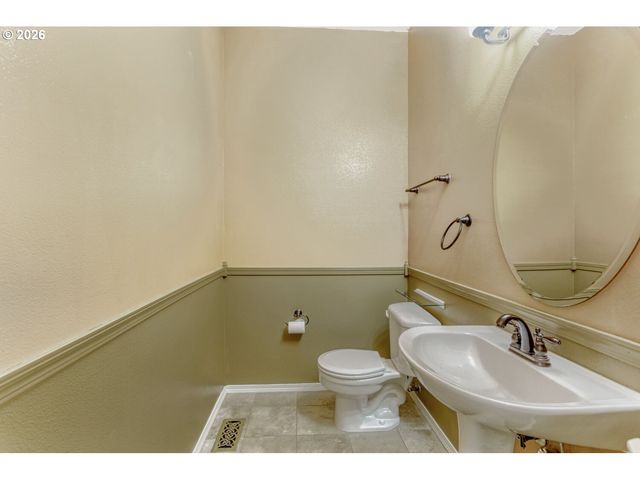 2619 Ne CHARLOIS Dr, Hillsboro, OR 97123