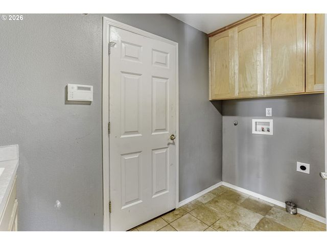 2619 Ne CHARLOIS Dr, Hillsboro, OR 97123