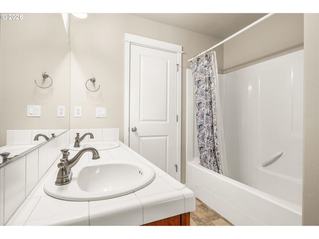 14612 Se NATALYA St, Happy Valley, OR 97086