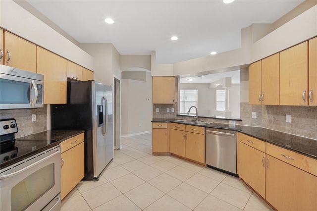 427 STONE BRIAR DRIVE, Ruskin, FL 33570